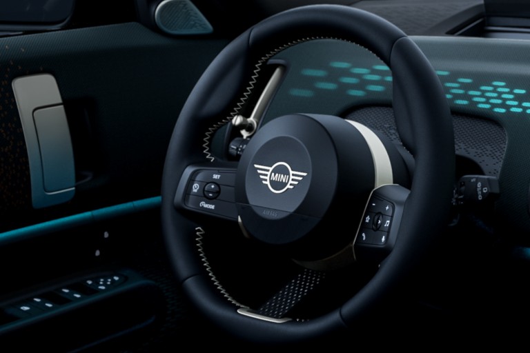 MINI Countryman - interior - wheel